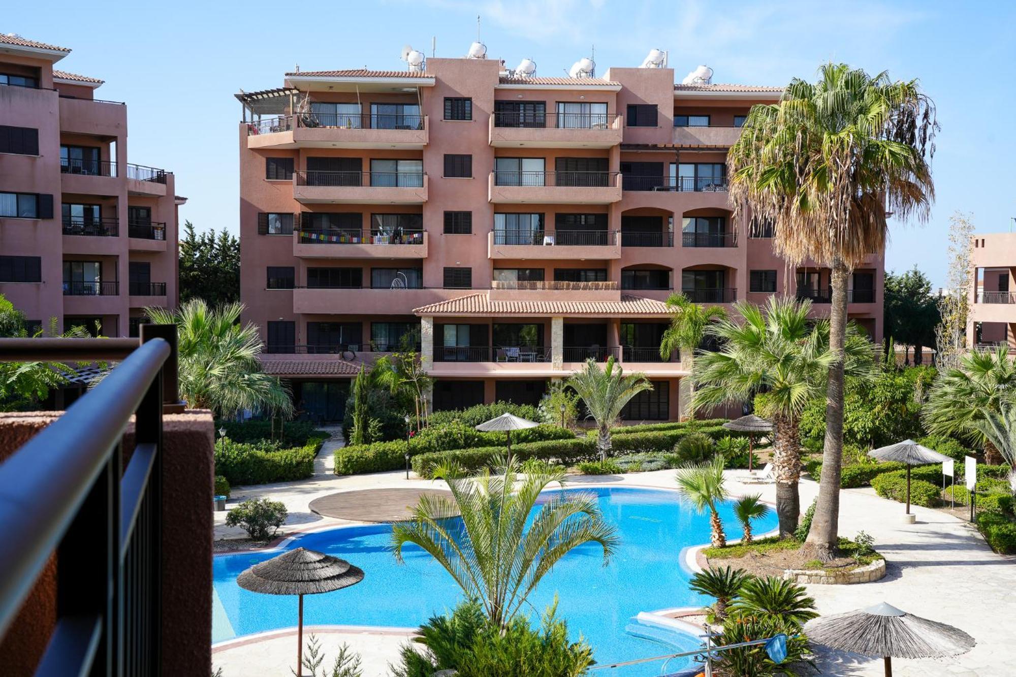 Resitour - Aphrodite Gardens Paphos Bagian luar foto